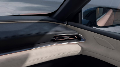 “新E代弯道王”MAZDA EZ-6鹭羽白内饰焕新