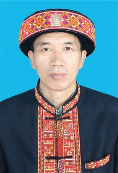 金秀瑶族灯草灸疗法 瑶医药非物质文化遗产传承人---赵衷 民