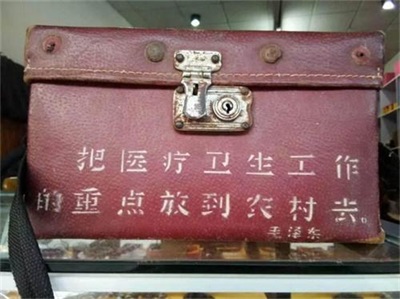 金秀瑶族灯草灸疗法 瑶医药非物质文化遗产传承人---赵衷 民