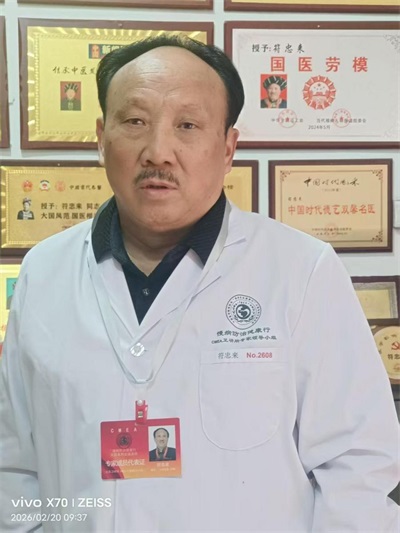 学习两会精神 争做新时代楷模 符忠来走进黄金村健康服务