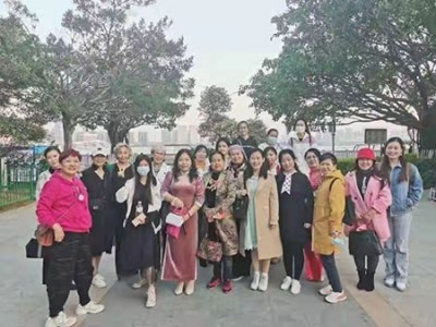 疑难病诊疗专家  ——黎雪凤