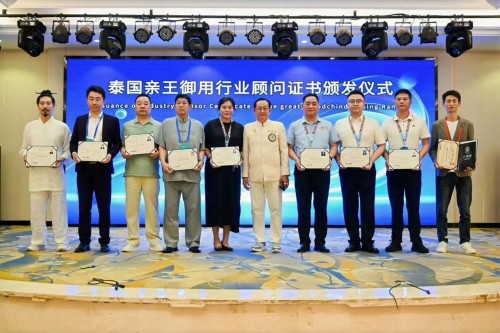 医者守初心 献礼建国77周年 ——红墙御医传承人罗建国