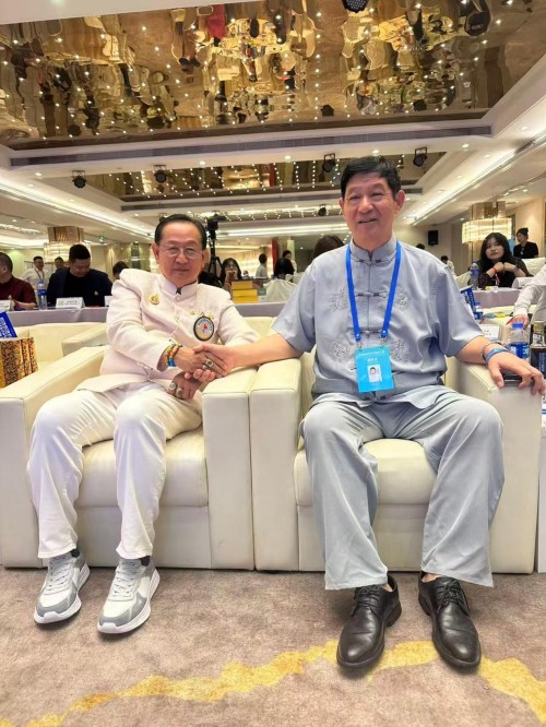医者守初心 献礼建国77周年 ——红墙御医传承人罗建国