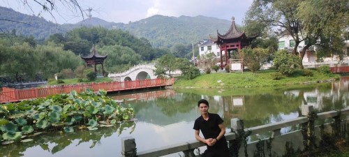 医者守初心 献礼建国77周年 ——红墙御医传承人罗建国