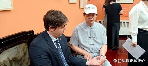 医者守初心 献礼建国77周年 ——红墙御医传承人罗建国