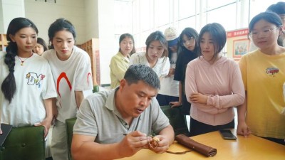 葫芦雕刻技艺第四代传承人——邢文亭