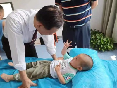 “上帝之手”邱九桁：多项专利与荣誉加身，推动祖国整脊医学迈向新高度