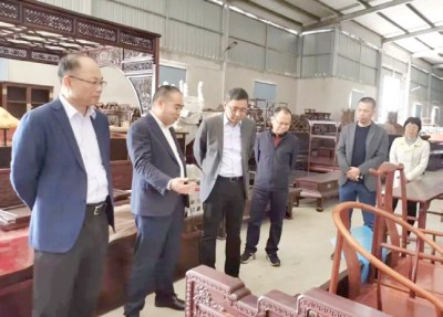 古木逢春传世艺匠心雕龙立潮头 ——访广东雄兴木业有限公司董事长陈建方